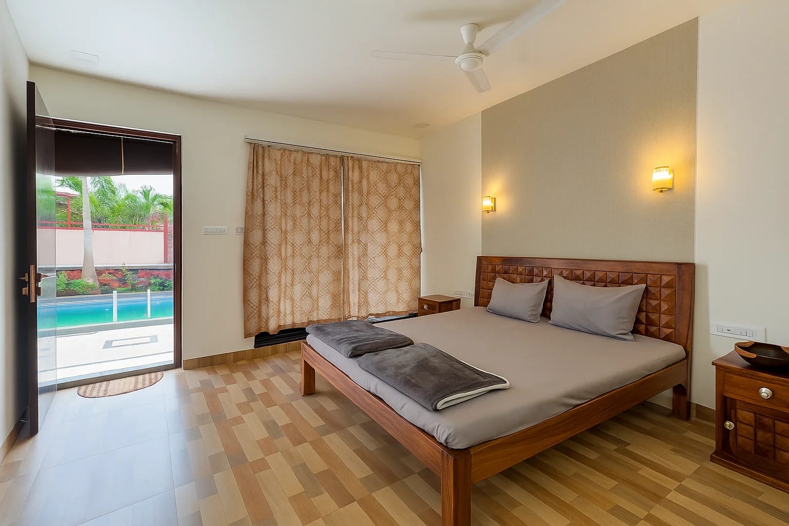3 BHK Party Villa In Neral 3 Gokul Villa Neral: pool and grounds