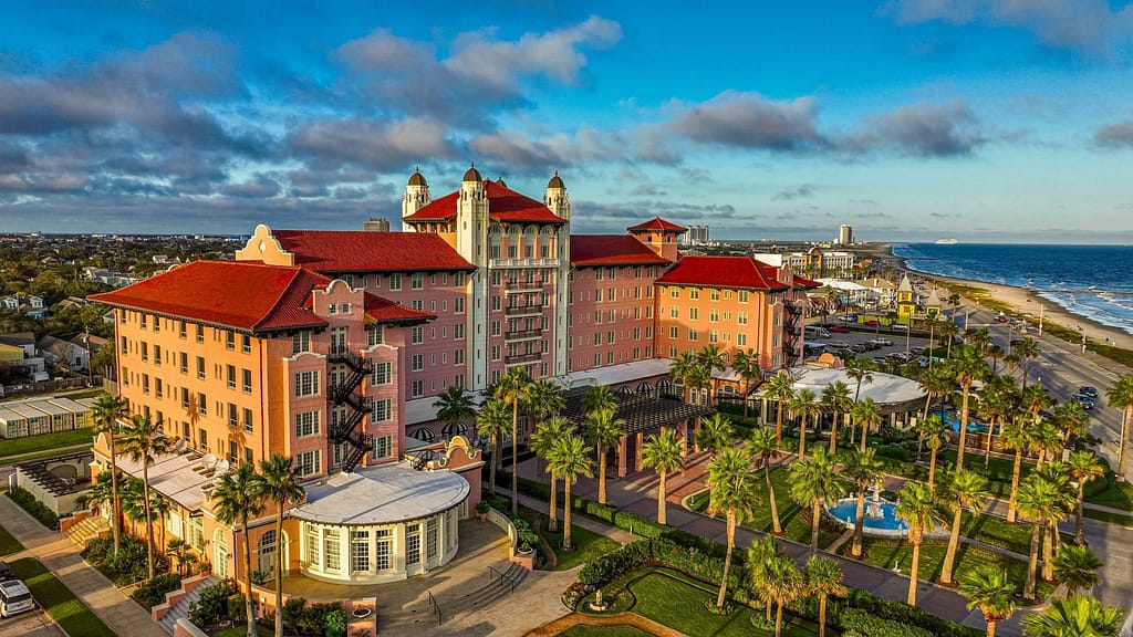 Where to Stay: Hotel Grand Galvez