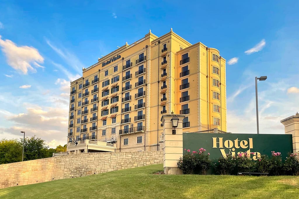 Luxury Romantic Hotel for Couples in Austin