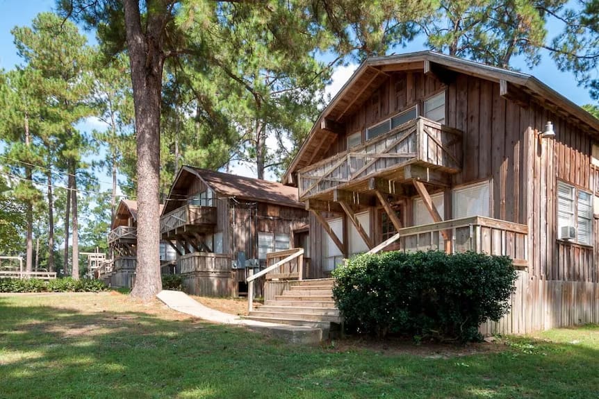 Where to Stay: Tall Timbers Retreat & Lodge